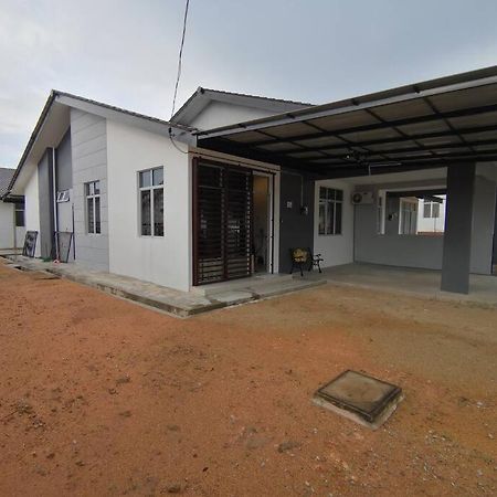 Modern , Spacious Gambang Ump 18 Quest House Exterior foto